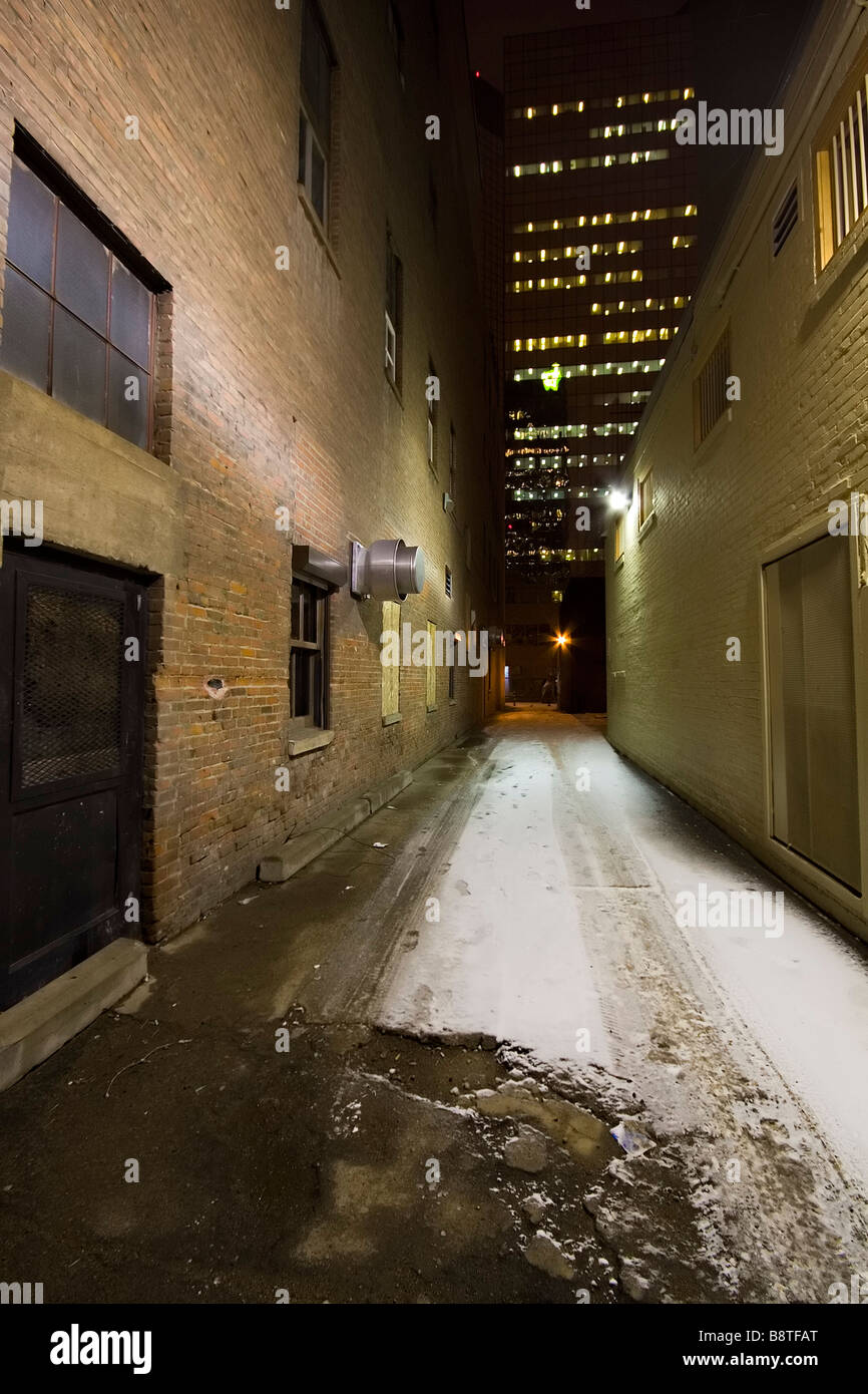 Eine Innenstadt-Gasse im Winter erschossen in der Nacht Stockfoto