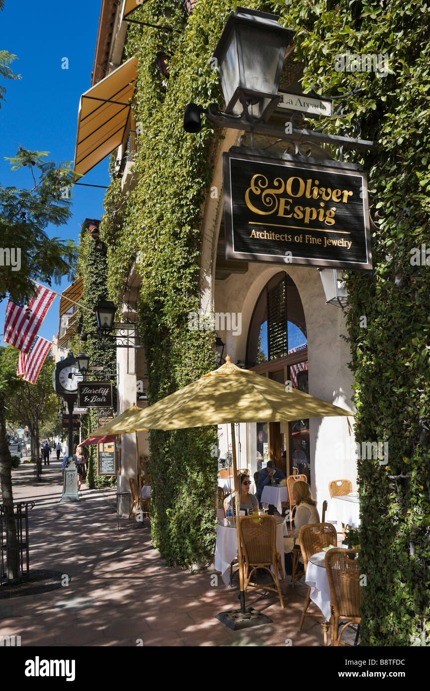 Restaurants und Geschäfte auf der State Street (die Hauptstraße), Santa Barbara, Kalifornien, USA Stockfoto