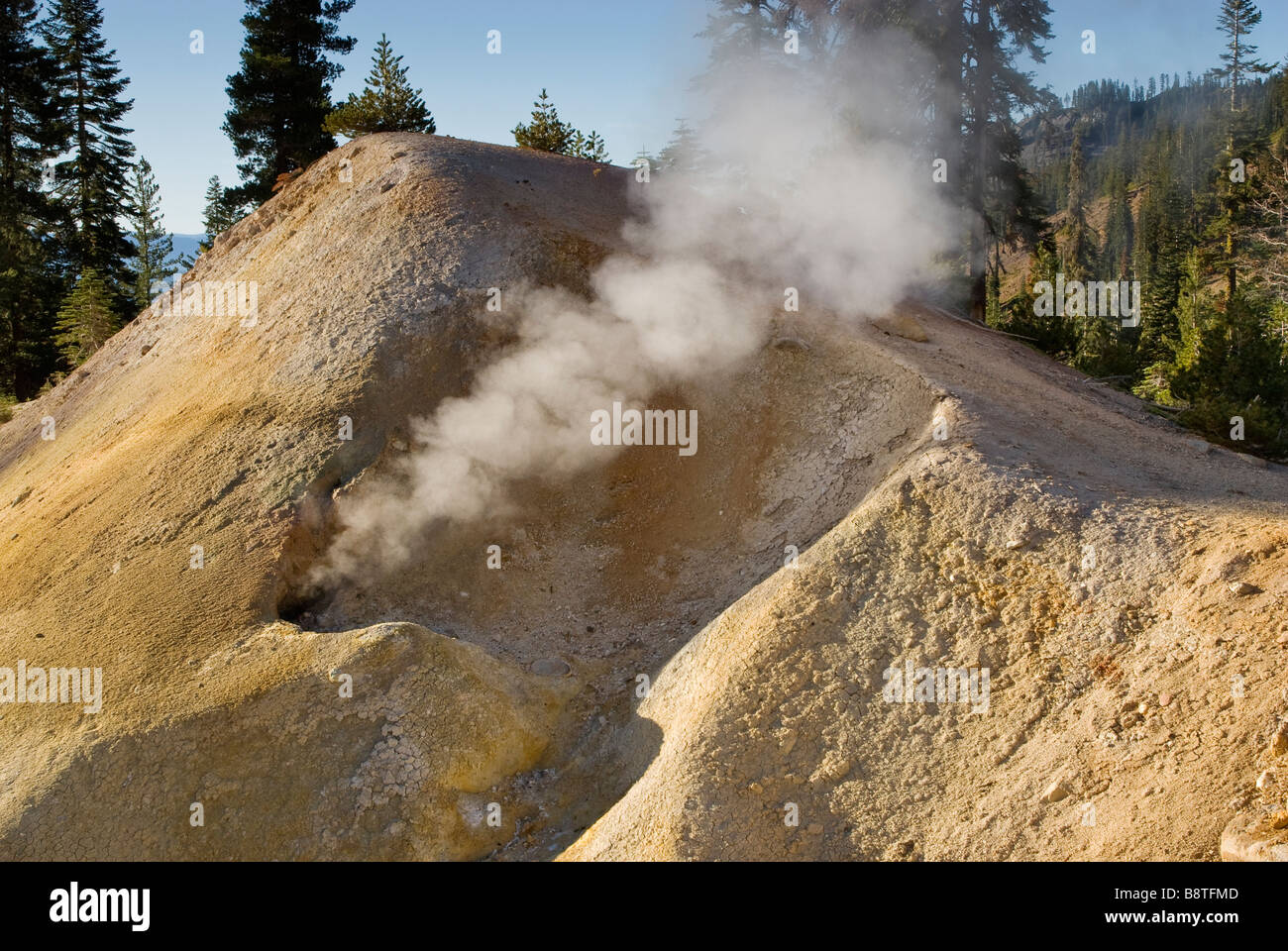 Fumarolen Dampf Öffnungen im Bereich der Schwefel-Werke in Lassen Volcanic Nationalpark Kalifornien USA Stockfoto