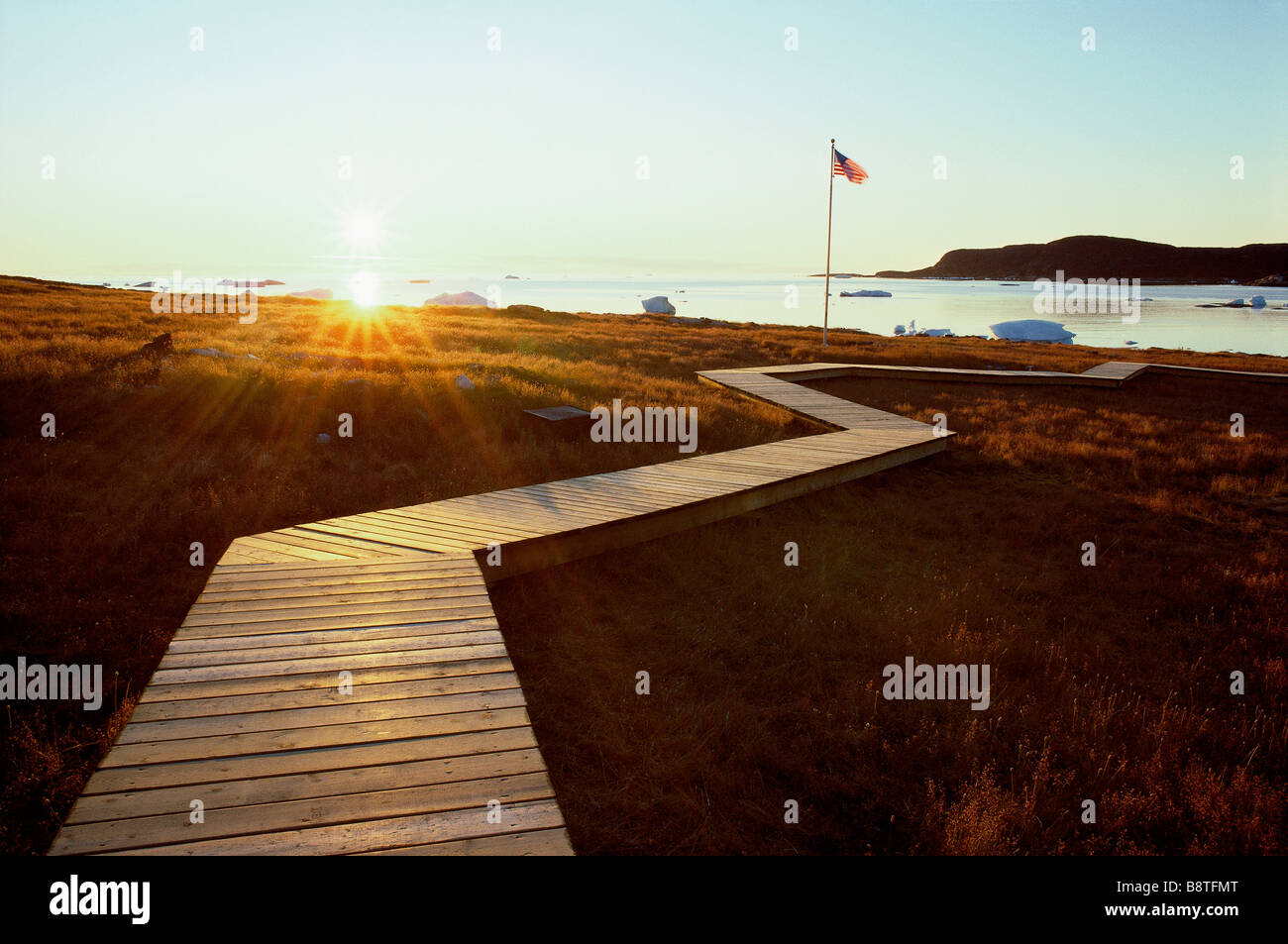 Boardwalk am Kekerten Insel.  Kekerten Insel Walfangstation, Nunavut, Kanada Stockfoto