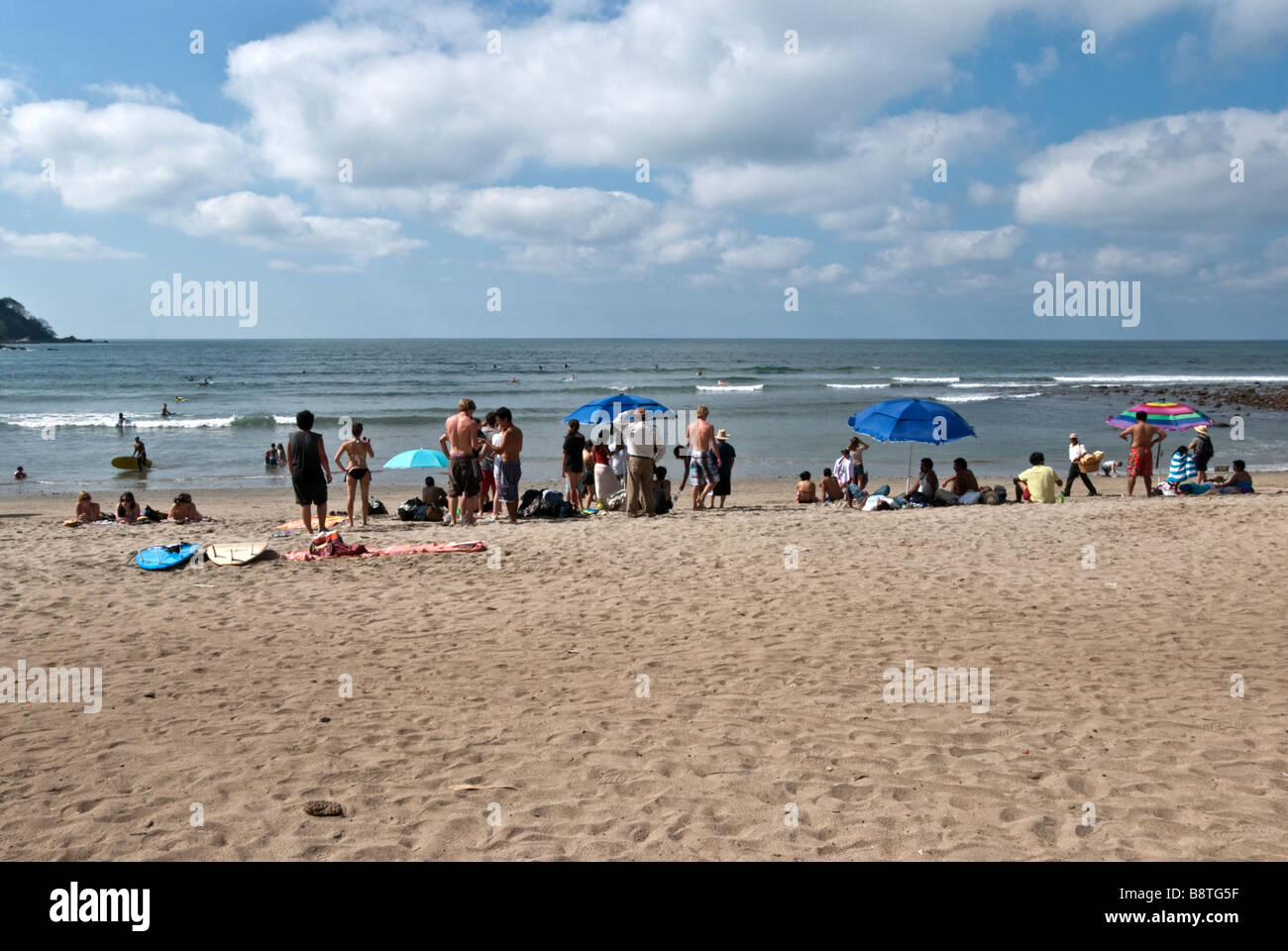 Ansicht der vielfältigen multikulturellen Sonntag Masse am Strand in Sayulita, Nayarit, Mexiko Stockfoto