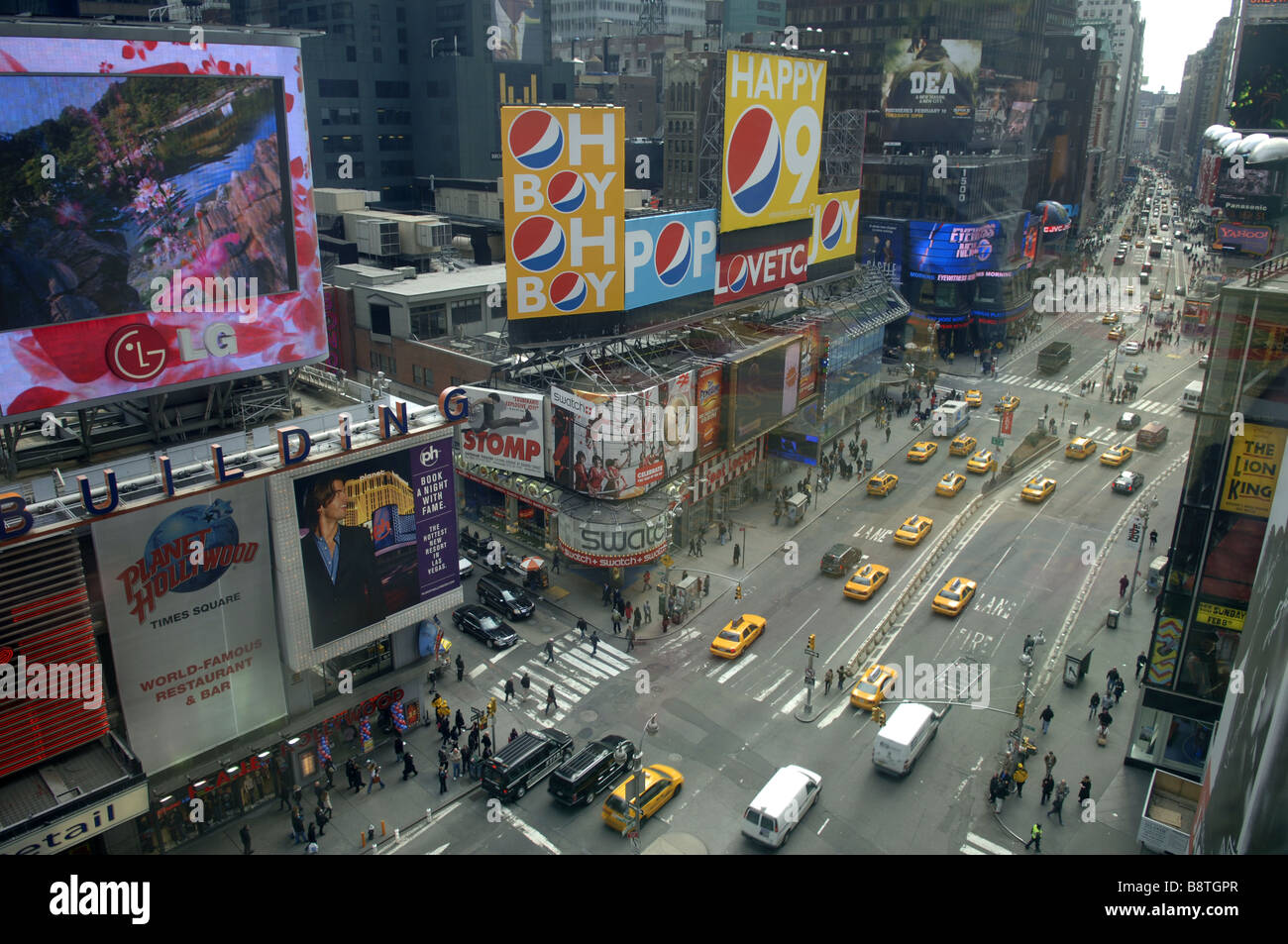 Verkehr ist gesehen reisen hinunter Broadway am Times Square in New York Stockfoto