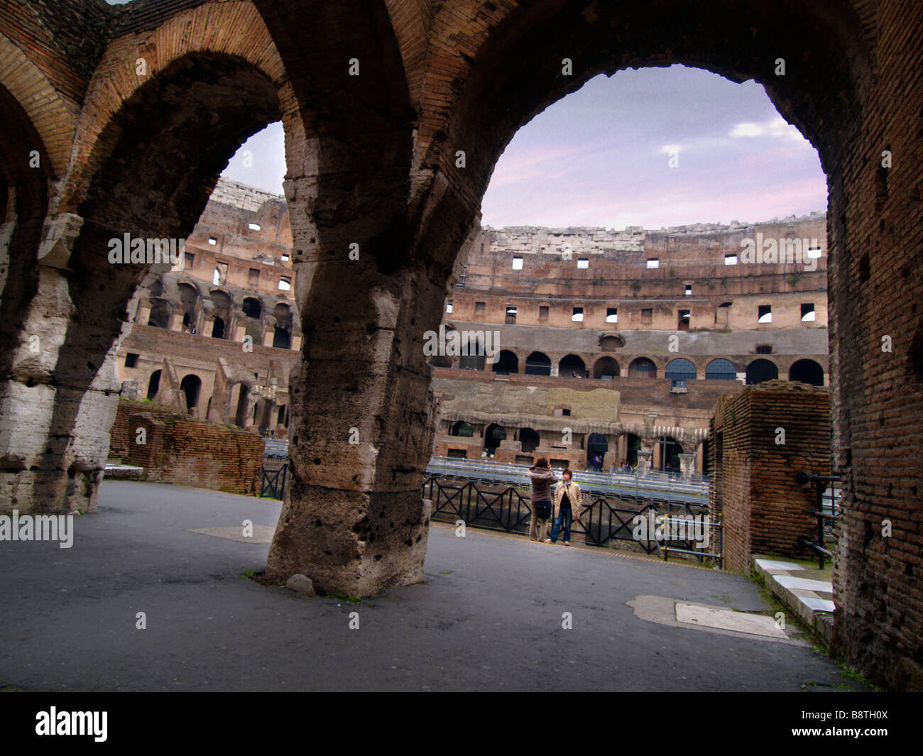 Bögen in das Kolosseum Rom-Latium-Italien Stockfoto