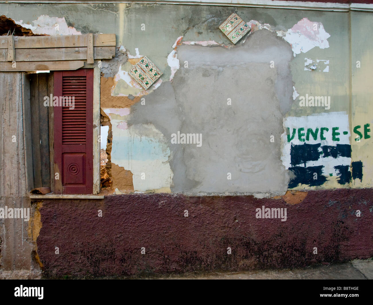 Verlassene Haus zum Verkauf in São Luis, Bundesstaat Maranhão, Brasilien. Stockfoto