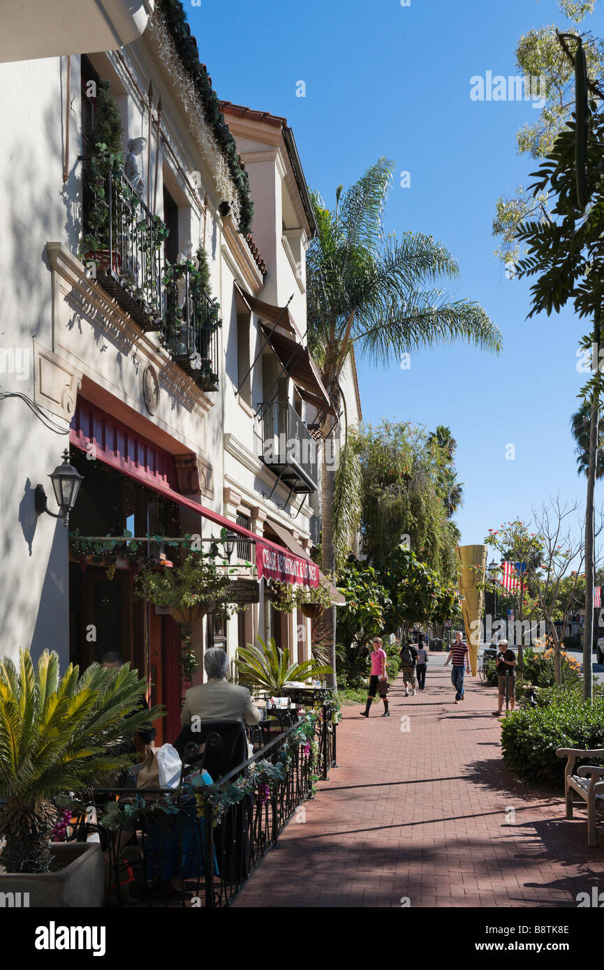 Restaurants und Geschäfte auf der State Street (die Hauptstraße), Santa Barbara, Kalifornien, USA Stockfoto