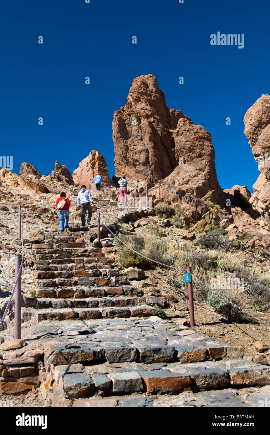 Besucher der Treppenstufen, Las Canadas del Teide besuchen Felsformationen im Teide Nationalpark Teneriffa Kanaren Spanien Stockfoto