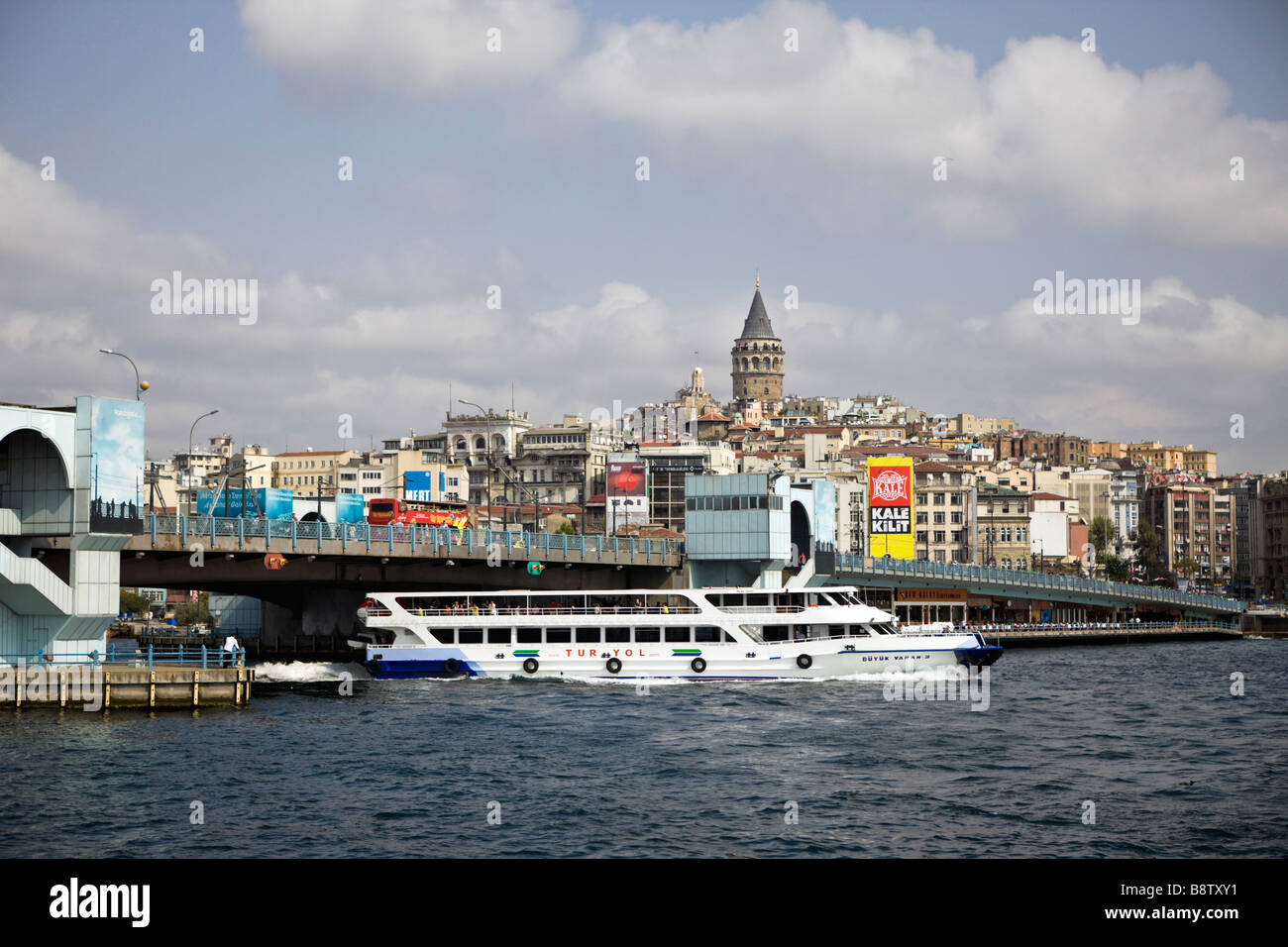 Galata-Brücke und Galata Turm im Hintergrund-Istanbul-Türkei Stockfoto