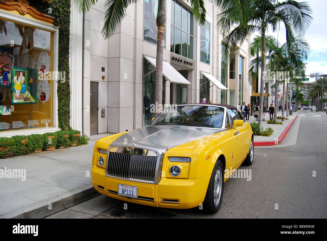 Gelbe Rolls-Royce, N.Rodeo Drive, Beverly Hills, Los Angeles, California, Vereinigte Staaten von Amerika Stockfoto