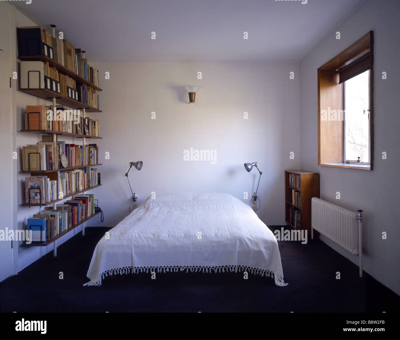 Haupt-Schlafzimmer bei 2 Willow Road Hampstead von Goldfinger, das Haus wurde entworfen und gebaut von Erno Goldfinger 1939, entworfen Stockfoto