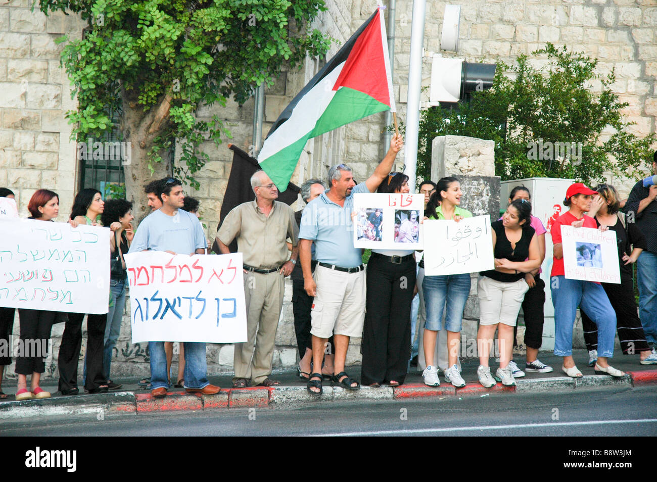 Israel Haifa A anti-Krieg Demonstration während des zweiten Libanonkrieges 30. Juli 2006 Stockfoto