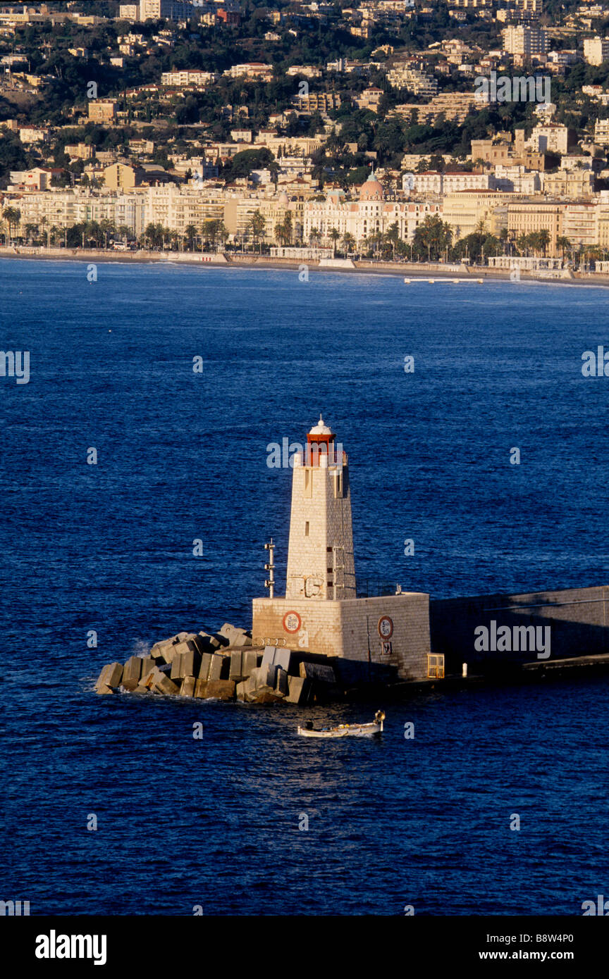 Leuchtturm von Nizza und die Küste mit dem Palasthotel Negresco Stockfoto