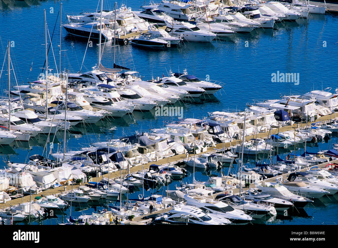 Festgemachten Boot in der Marina von Mandelieu Stockfoto