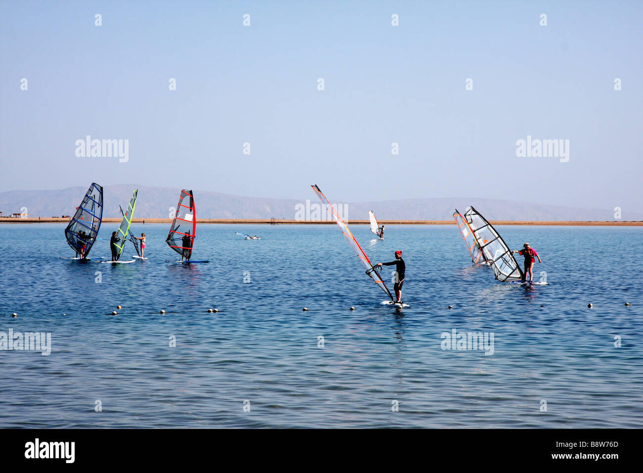 Windsurfing Schule in Dahab, Süd-Sinai, Ägypten Stockfoto