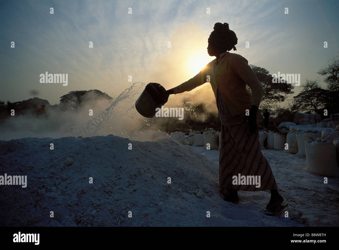 Burmesische Frau Bauarbeiter Stockfoto