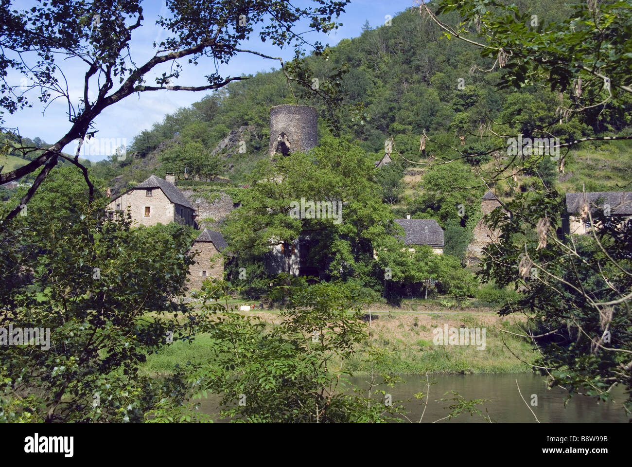 Ruinen des Montenal am Fluss Lot, Frankreich Midi-Pyrenees, Monternal Stockfoto