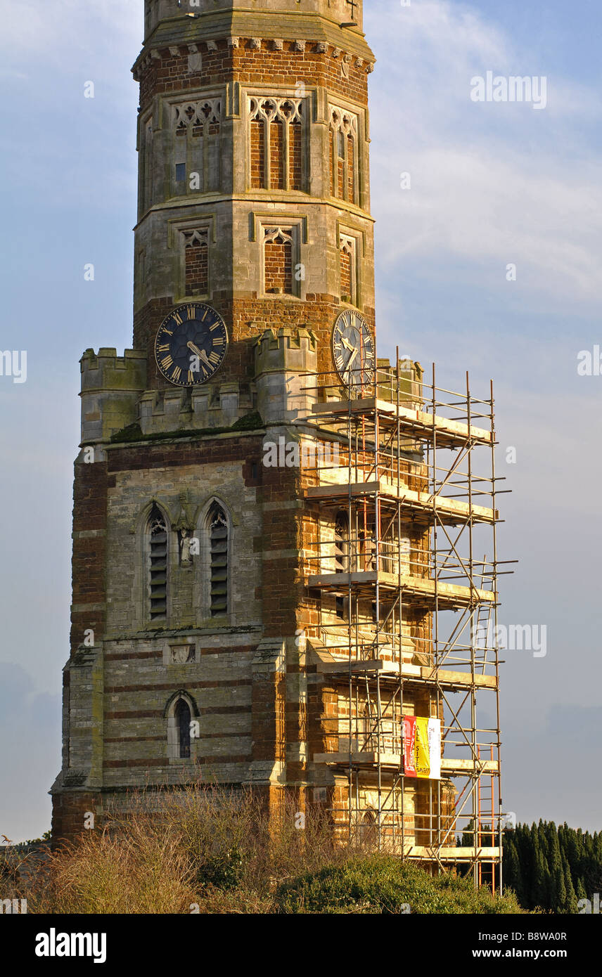St Peter Kirche mit Gerüsten, Irthlingborough, Northamptonshire, England, UK Stockfoto