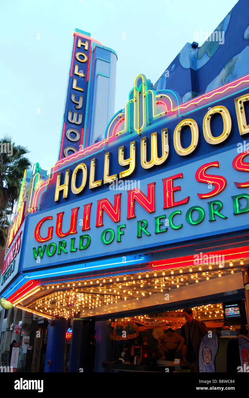 Hollywood Guiness World Records Museum in der Dämmerung, Hollywood Boulevard, Hollywood, Los Angeles, Kalifornien, Vereinigte Staaten von Amerika Stockfoto