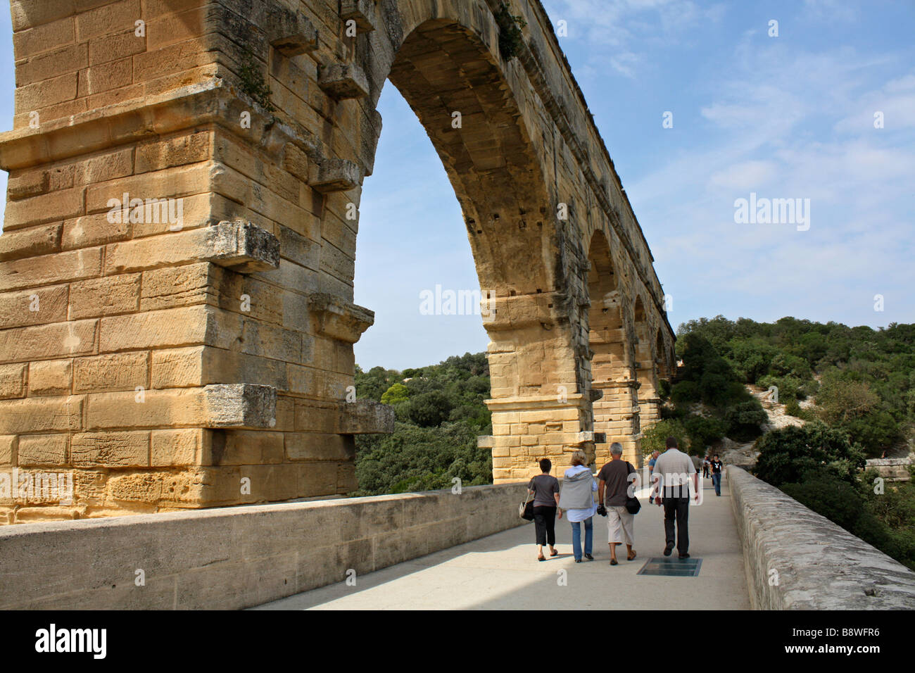 Der Pont du Gard ist eine römische Wasserleitung in Vers-Pont-du-Gard in der Nähe von Remoulins, gelegen im Département Gard, Südfrankreich Stockfoto