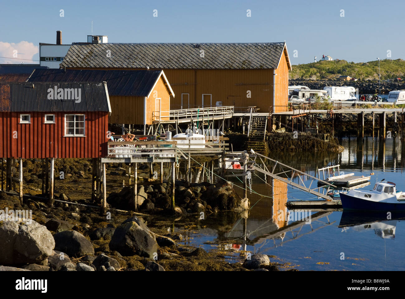 Häuser in Moskenes, Moskenesøya, Lofoten Inseln, Nordland, Norwegen, Skandinavien Stockfoto