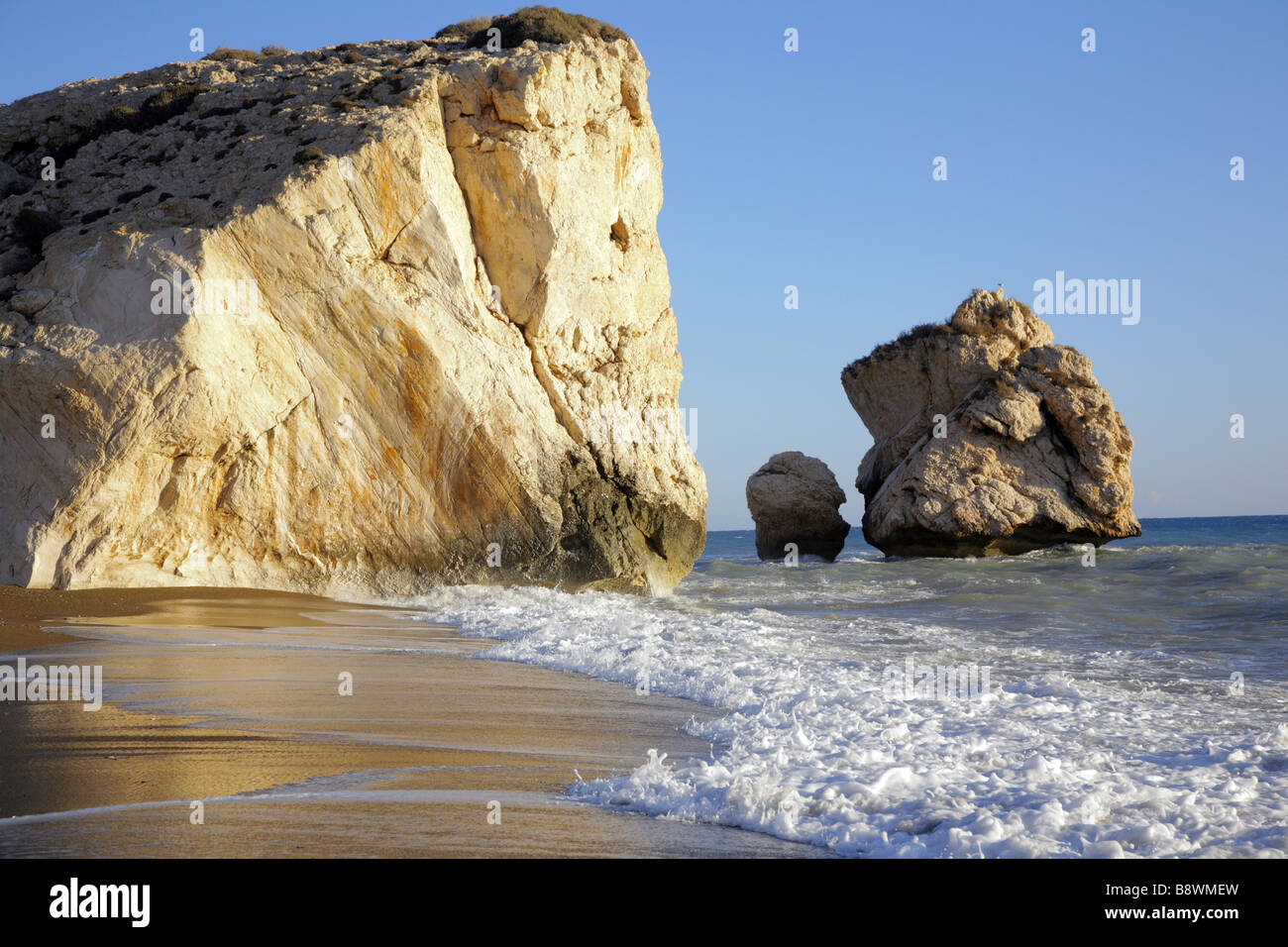 Petra Tou Romiou in Paphos der Geburtsort der Göttin der Liebe und Fruchtbarkeit Aphrodite auf Zypern Stockfoto Petra Tou Romiou in Paphos der Geburtsort der Göttin der Liebe und Fruchtbarkeit Aphrodite auf Zypern Stockfoto