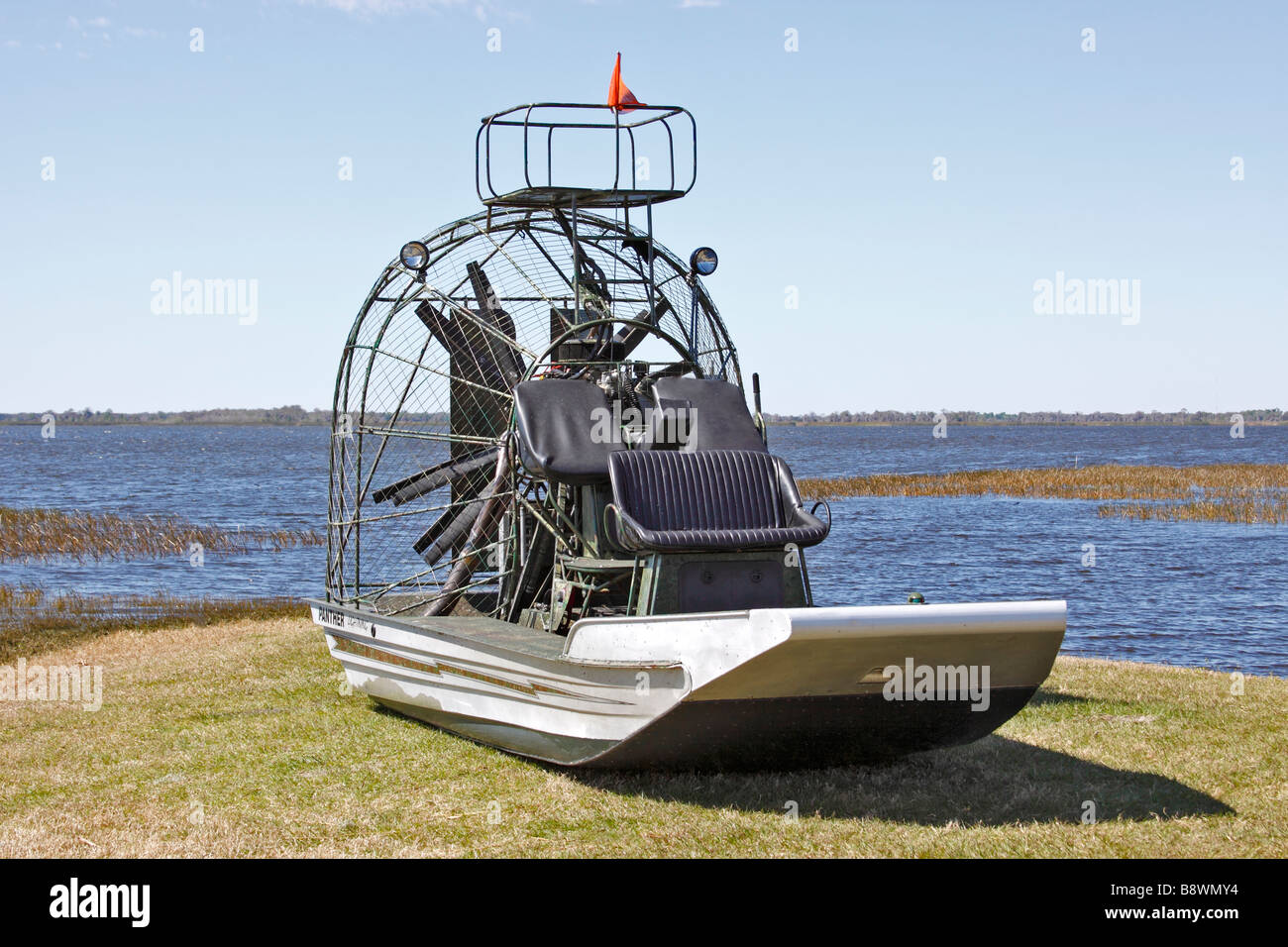 Swamp Buggy Fan Boot verwendet für Sightseeing in Sümpfe, Sümpfe und Seen, Jagd für Alligatoren und Fischerei Cypress Lake, Florida Stockfoto