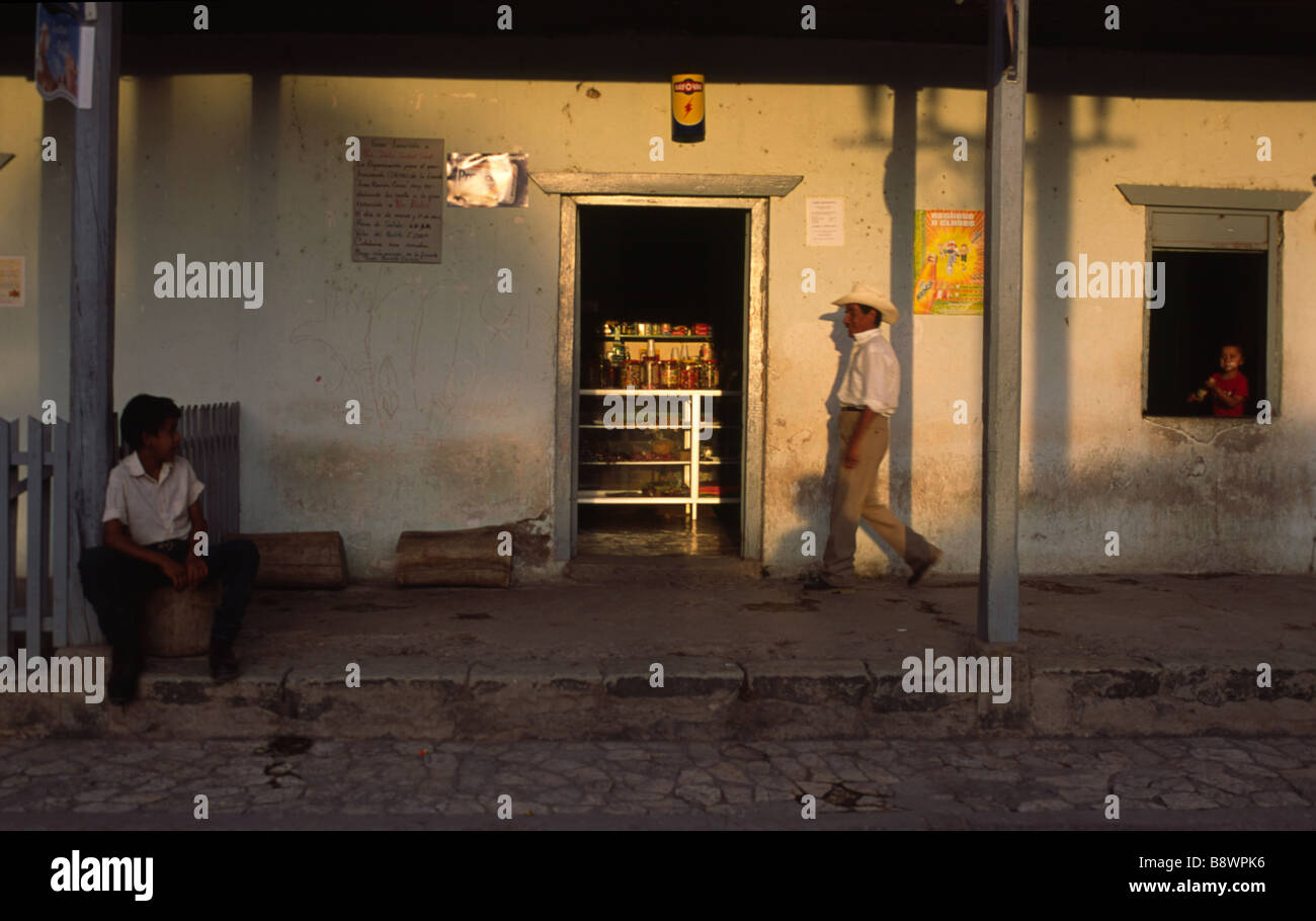 Straßenszene in der verschlafenen Stadt Copán in Honduras Stockfoto