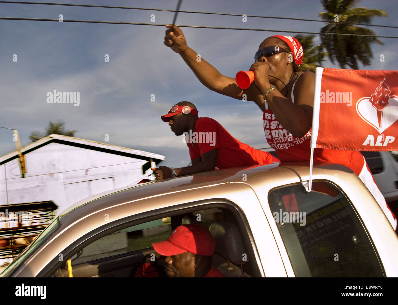 Antigua-Antigua Labour Party Fans auf dem Weg zu einer politischen Partei Rallye Stockfoto