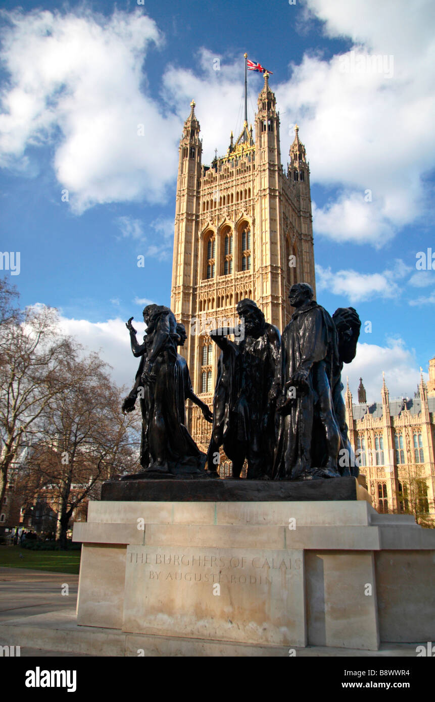 Die Bürger von Paris Statue, Victoria Tower und der Palace of Westminster in London England.  Mrz 09 Stockfoto