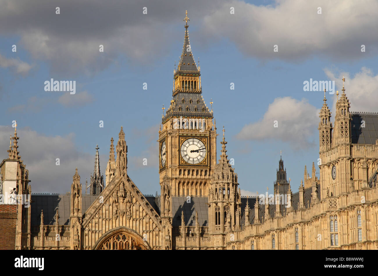 Elizabeth Tower oder Big Ben und der Palace of Westminster in London England.  Mrz 09 Stockfoto