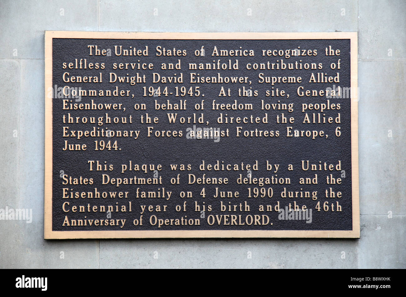 Eine Gedenktafel auf Norfolk House, obersten Hauptquartier der Alliierten Mächte Europa unter General Dwight D. Eisenhower im zweiten Weltkrieg, London. Stockfoto