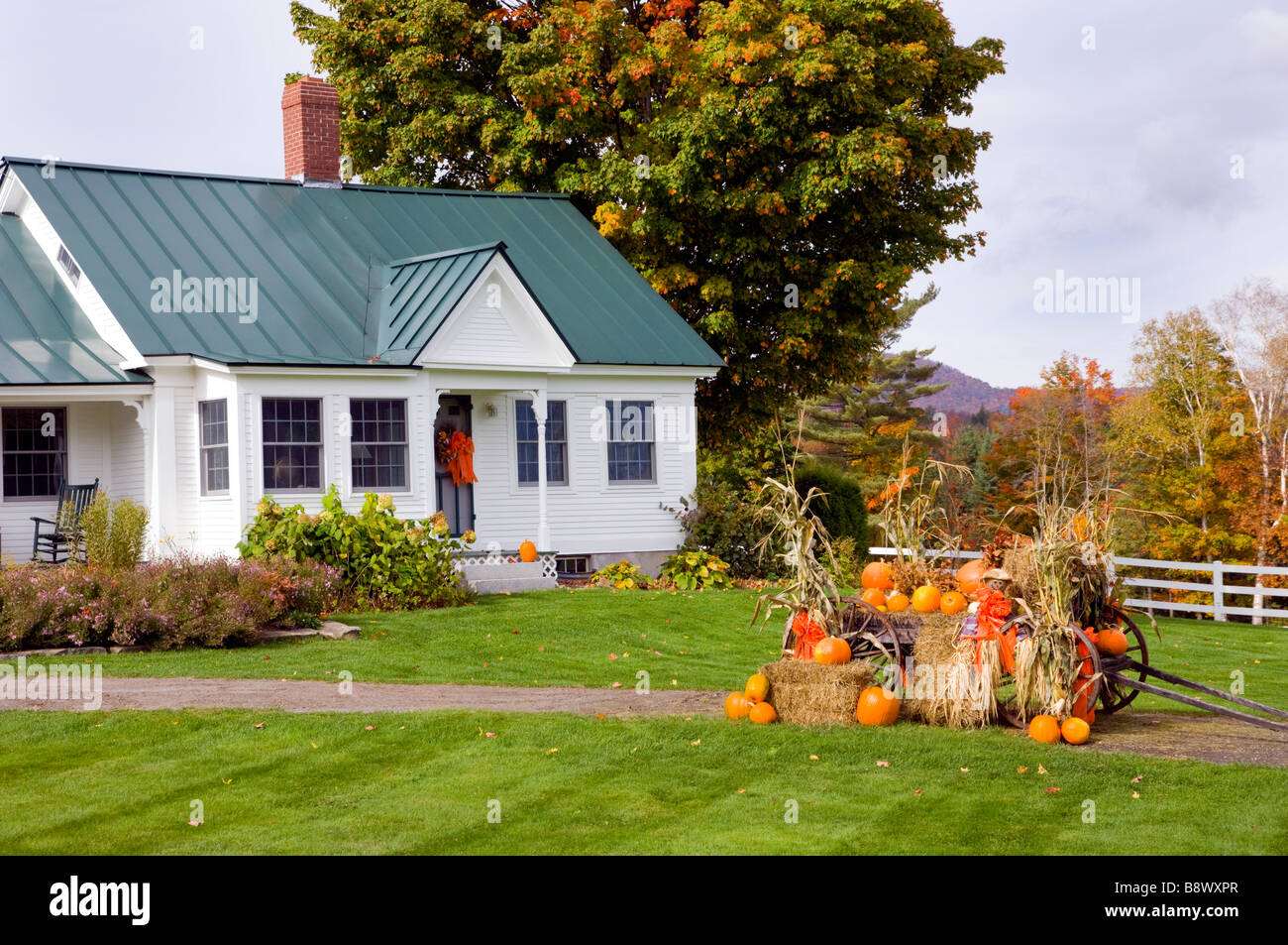 Herbst Dekoration mit Kürbissen auf der Cedar Grove Farm bei Peacham Vermont USA Stockfoto