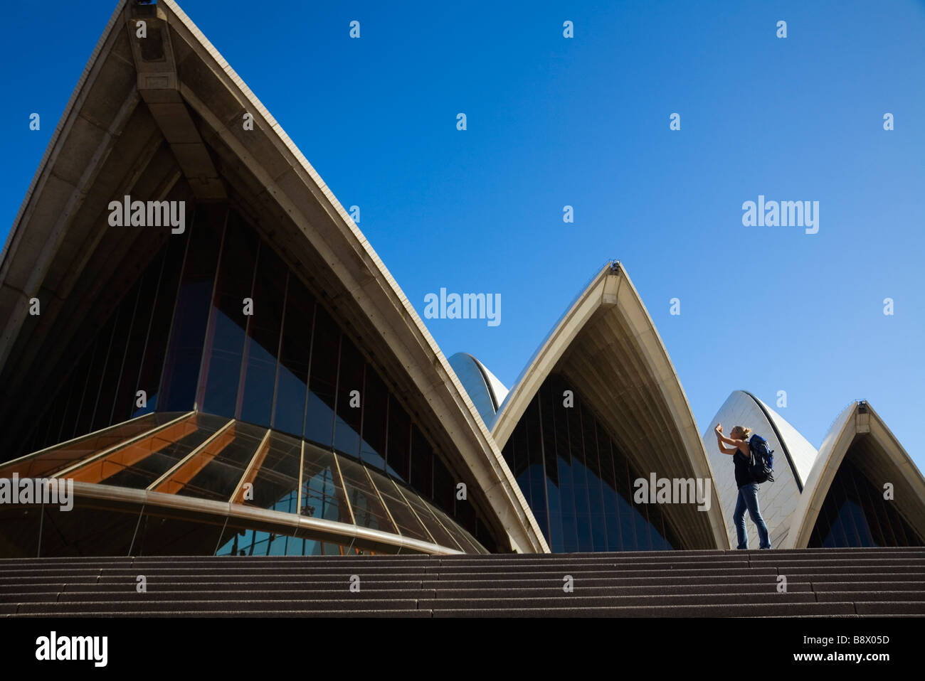 Backpacker fotografieren das Opernhaus in Sydney, New South Wales, Australien. Stockfoto