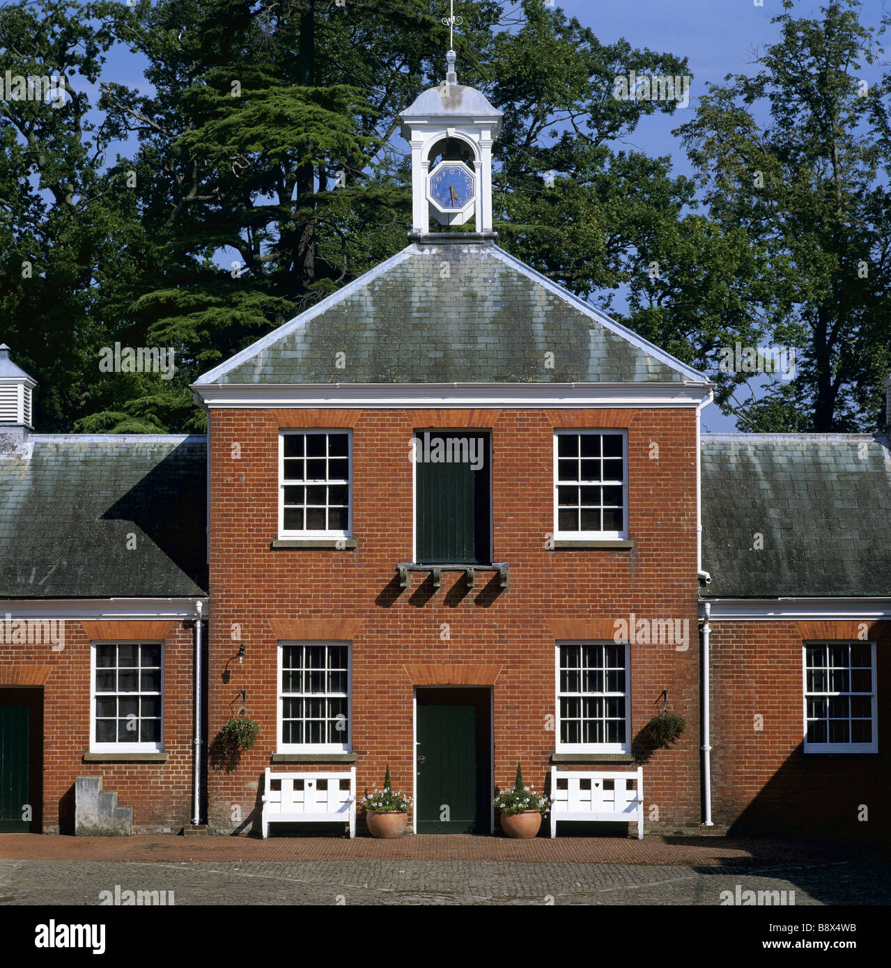 Die Stableblock im Hatchlands House wurde von Admiral Boscawen 1758 nach seinem endgültigen Sieg über die französische Flotte gebaut. Stockfoto