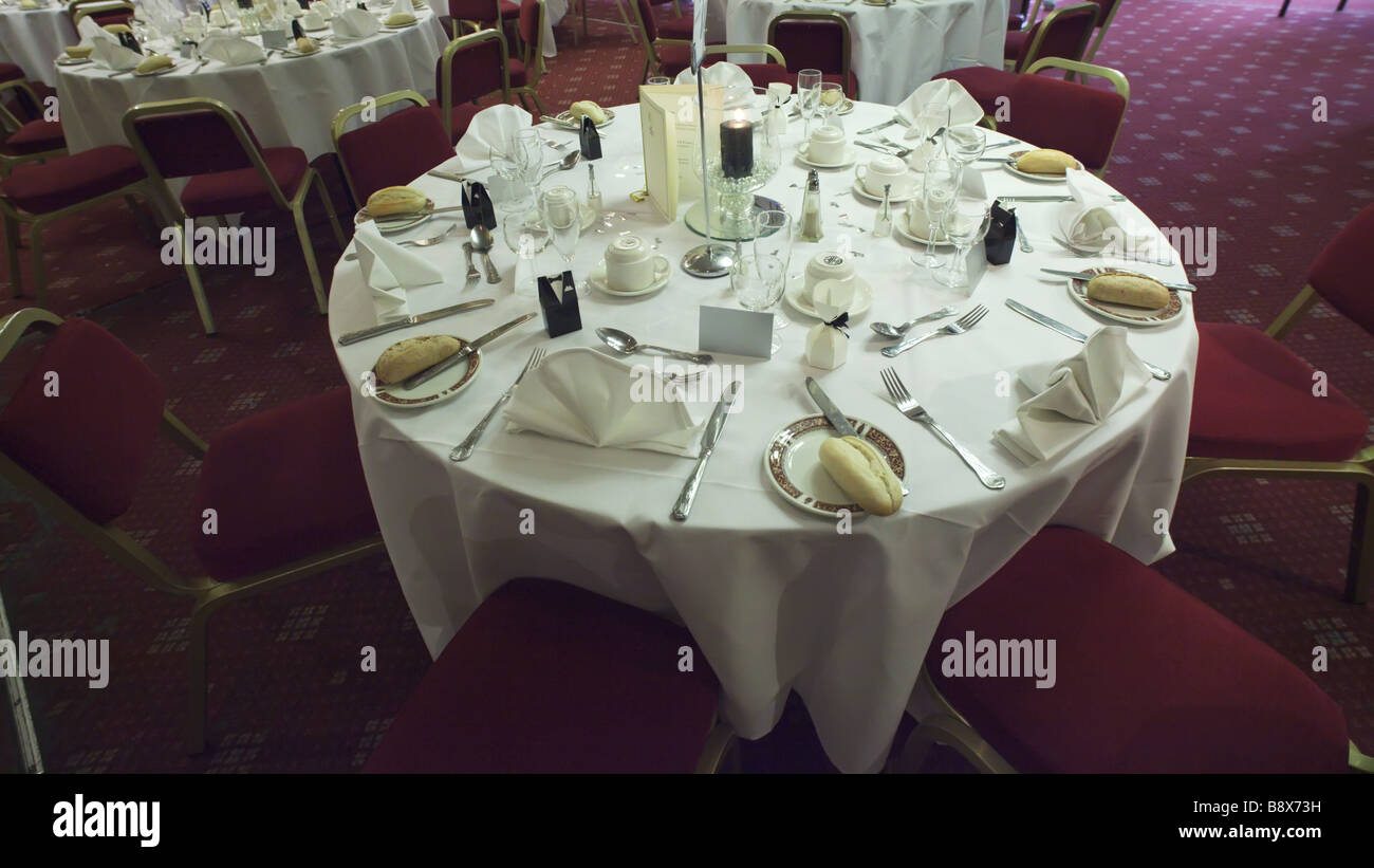 eine Hochzeitstafel mit ein Gedeck für die Braut Stockfoto