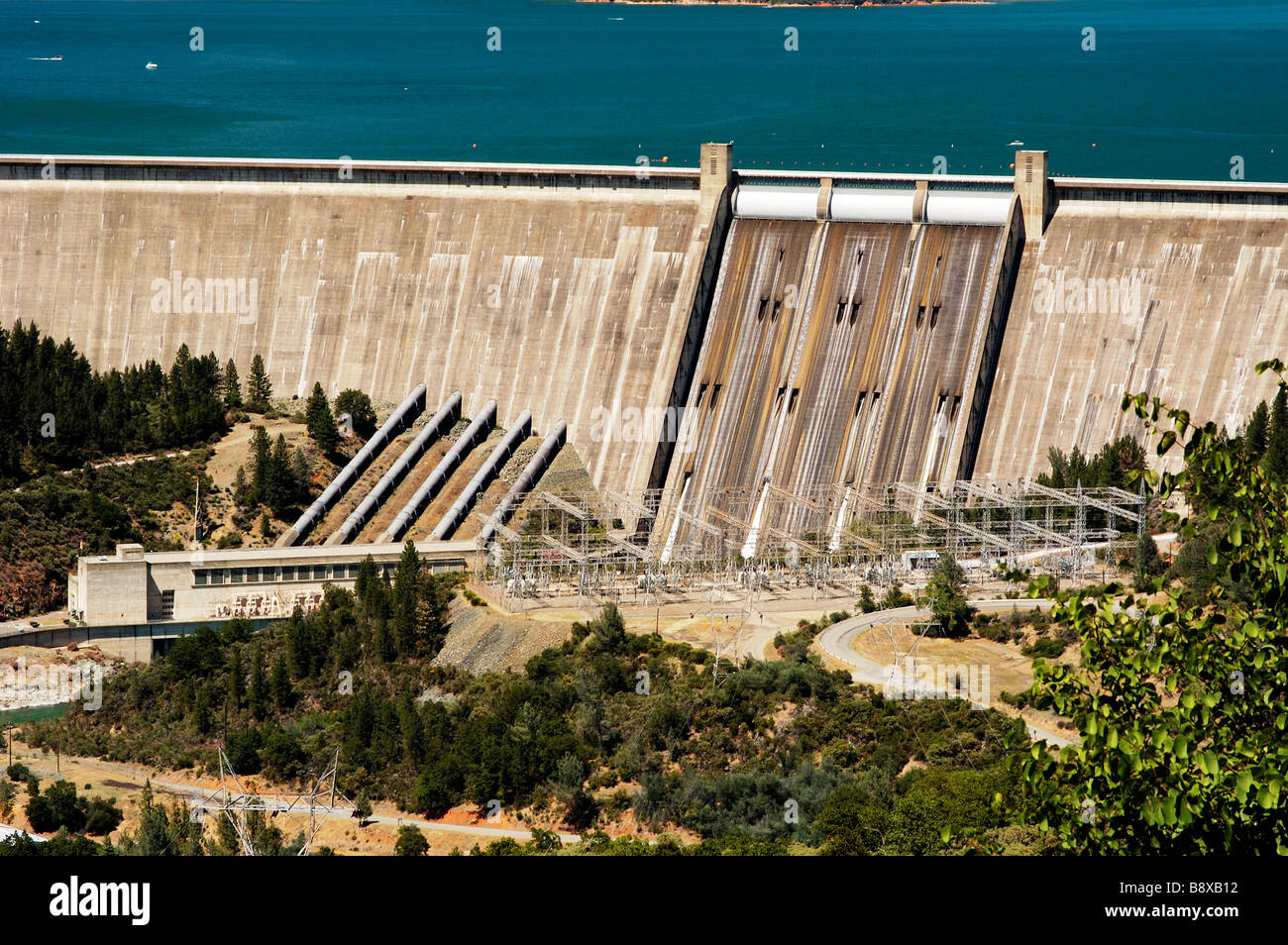 Shasta Verdammung auf dem Sacramento River in Nordkalifornien gelegen dient zur Wasserkrafterzeugung Stockfoto