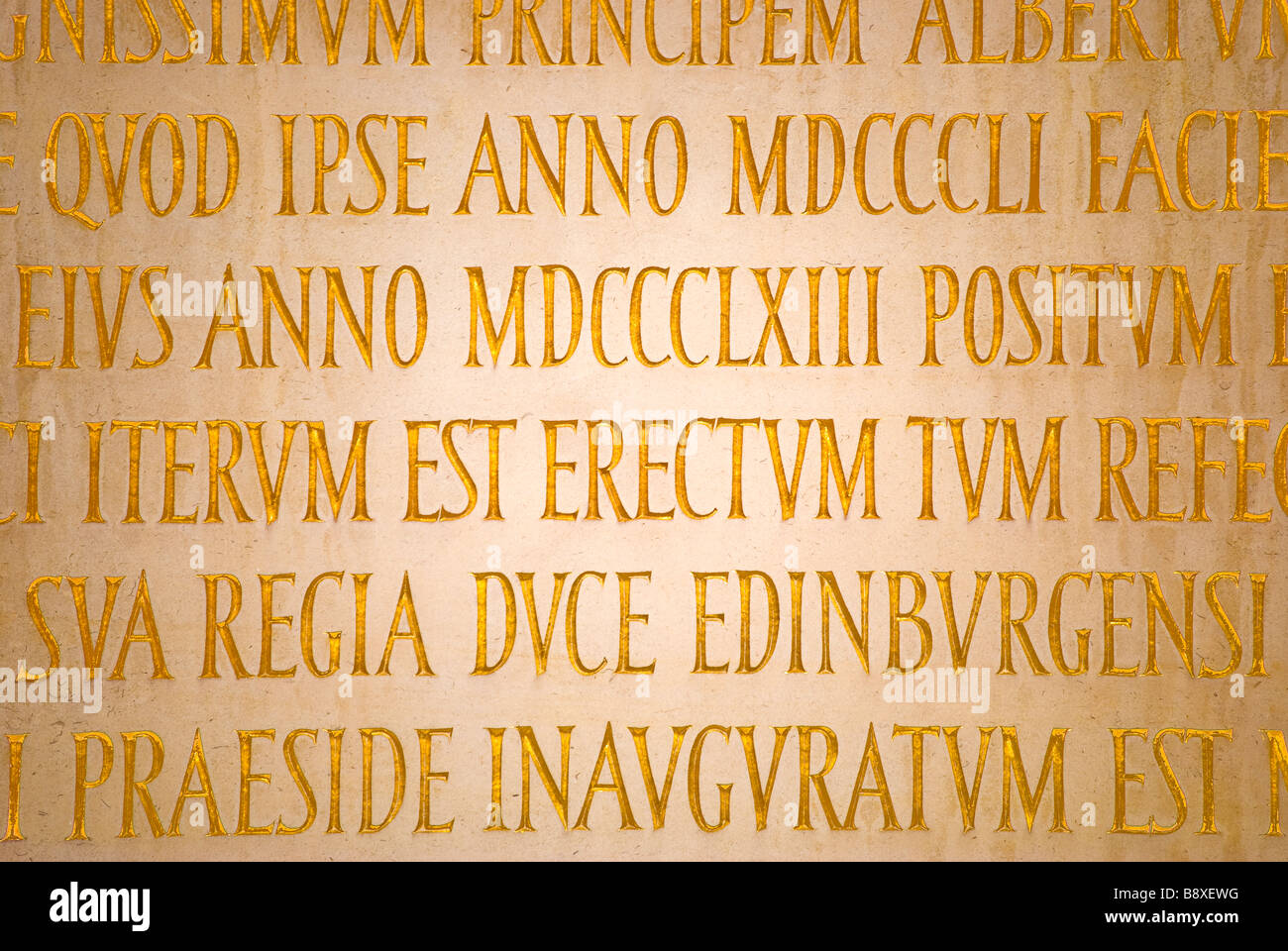 Lateinische Inschrift außerhalb der Royal Albert Hall, London, England, UK Stockfoto