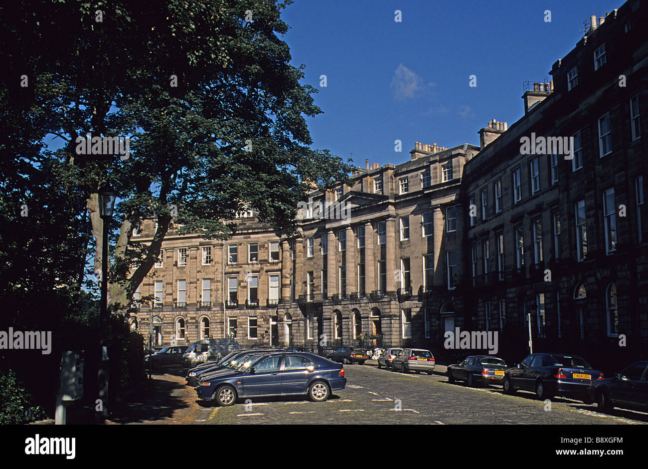 Edinburgh, Blick auf Häuser in Moray Place, in der Neustadt und die Änderung in Zeile der Fassaden... Stockfoto