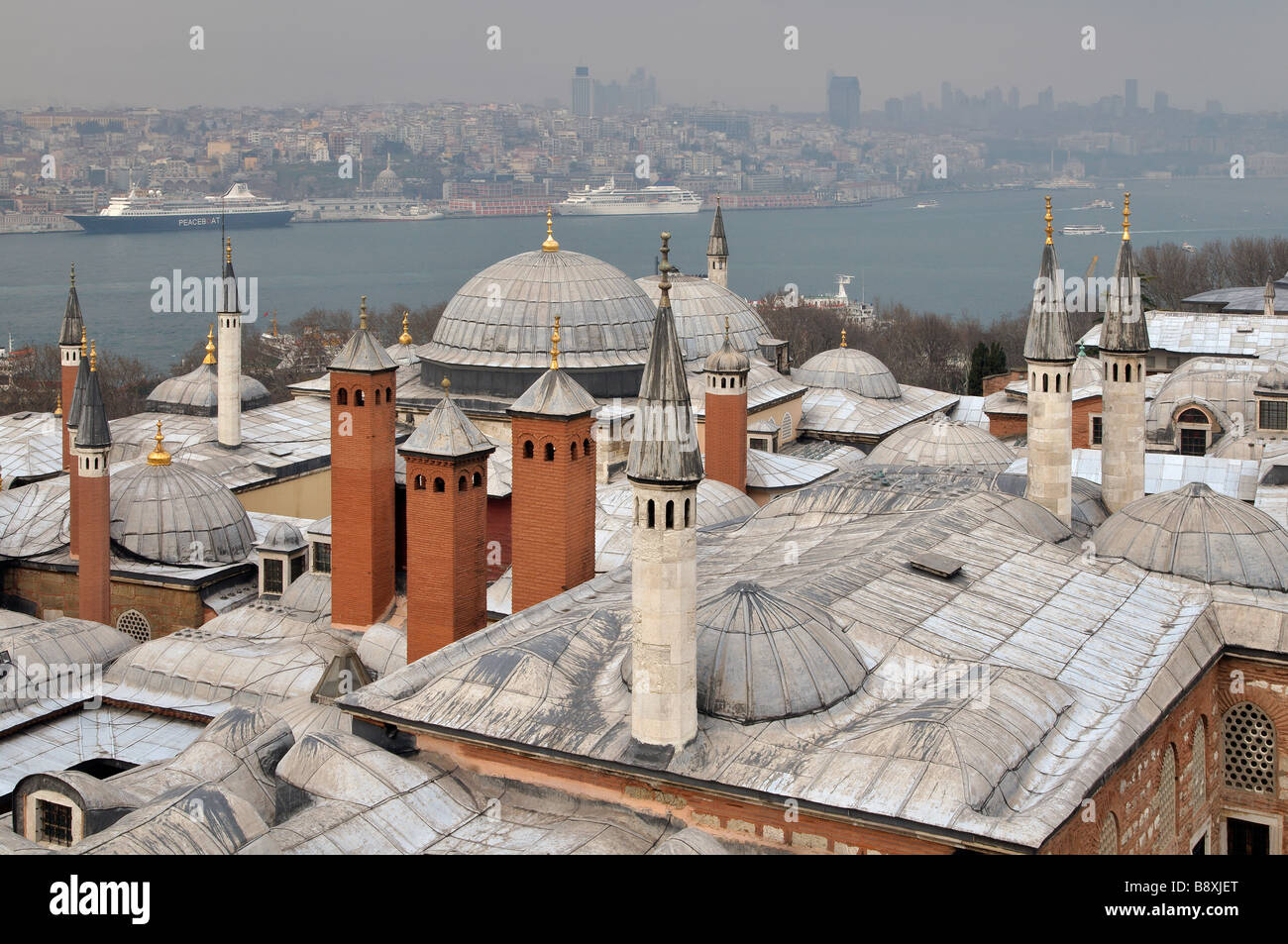 Die Schornsteine auf den Dächern und in den Harem, Topkapi Palace, Istanbul, Türkei Stockfoto