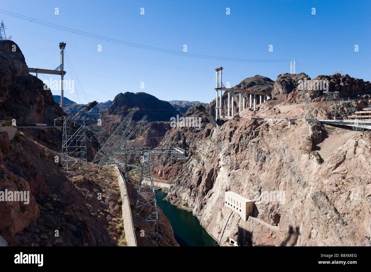 Bau der Colorado River Bridge unter Umgehung der Hoover-Staudamm, US 93, Staatsgrenze Arizona/Nevada, USA Stockfoto