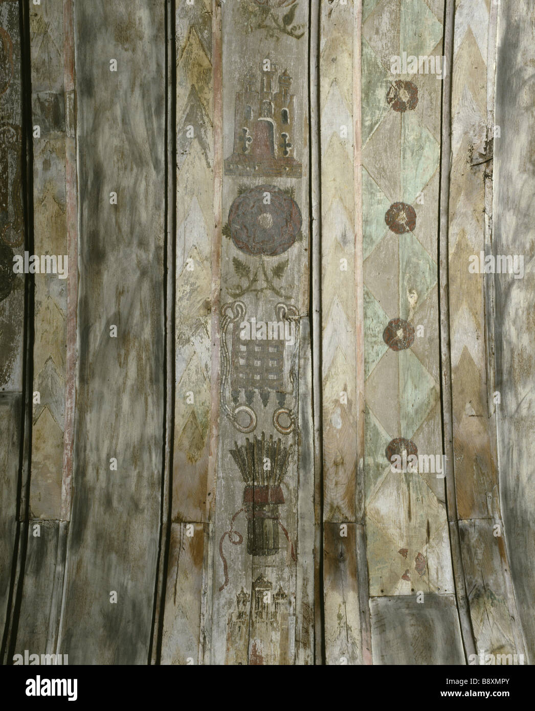 Die lackierten Dach in der Tudor-Kapelle in Ightham Mote zeigt Symbole von Heinrich VIII. und Katharina von Aragon Stockfoto