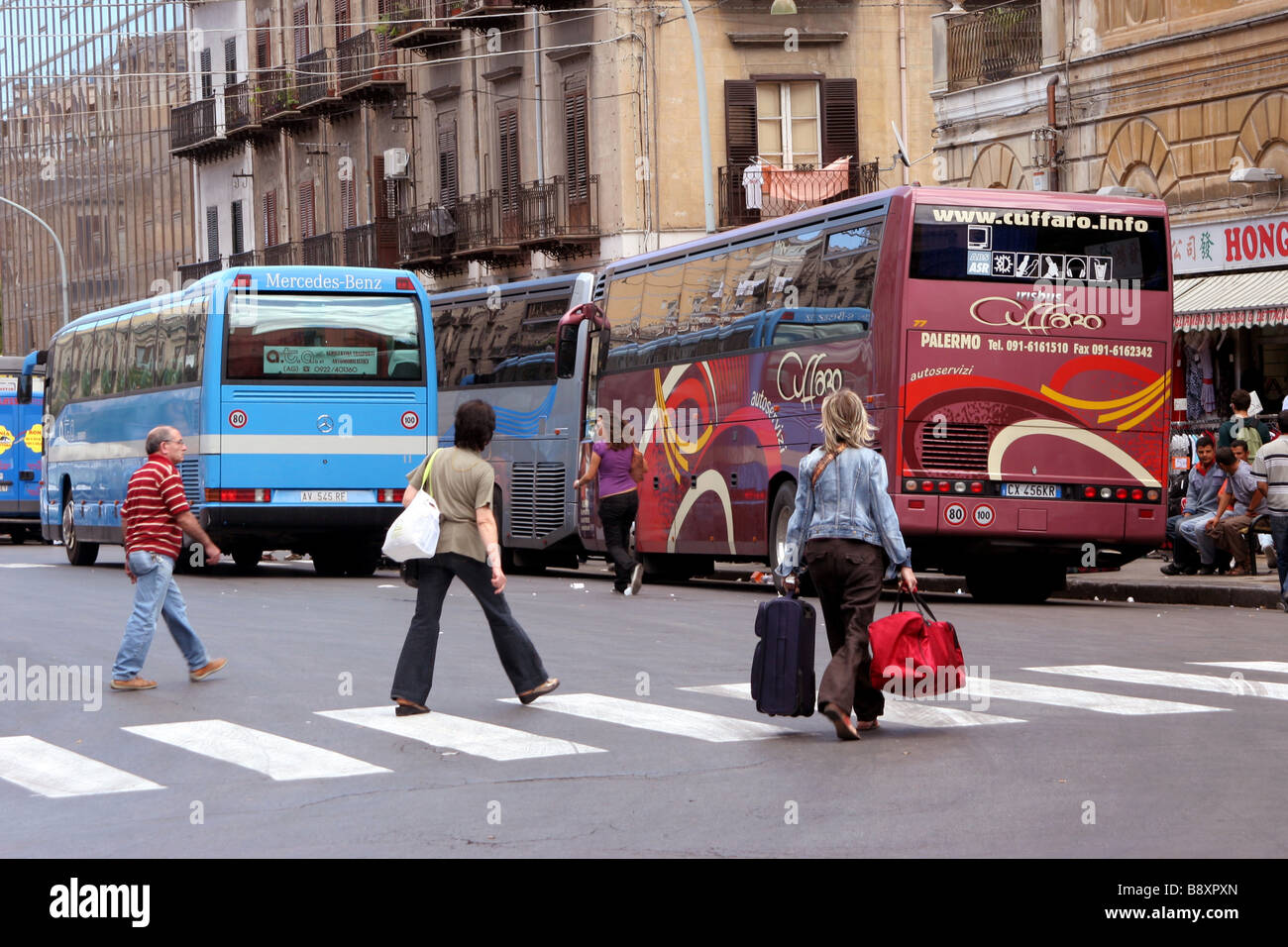 Über Paolo Balsamo Intercity Busbahnhof Palermo Sizilien Stockfoto