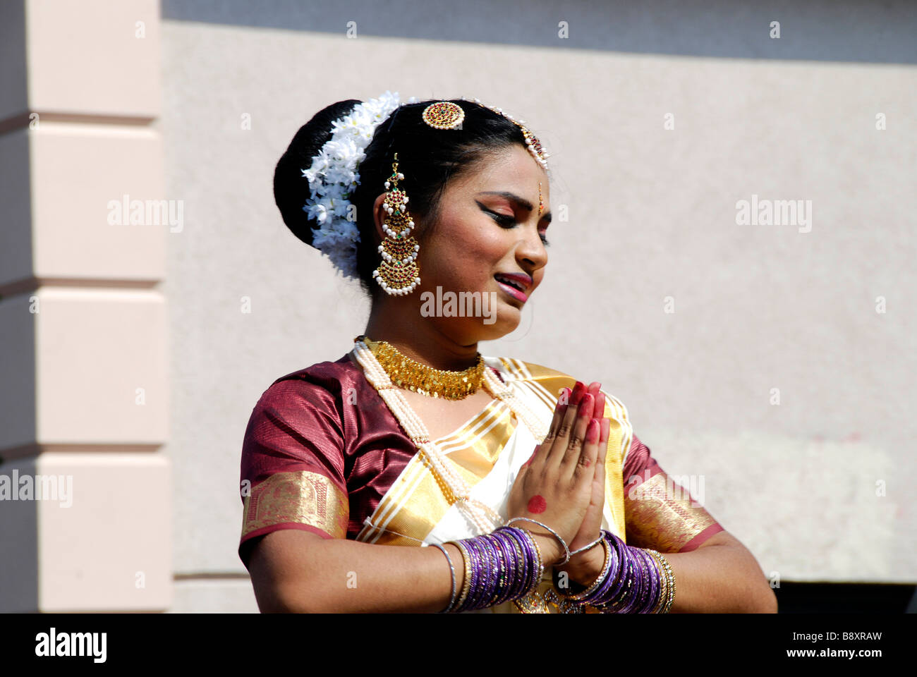 Südasien-Frau in traditioneller Kleidung. Stockfoto