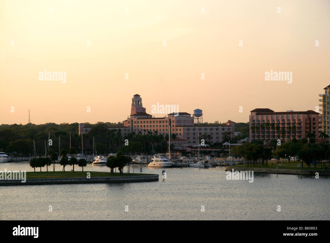 Kleiner Hafen in der Abenddämmerung St.Petersburg Florida USA Stockfoto