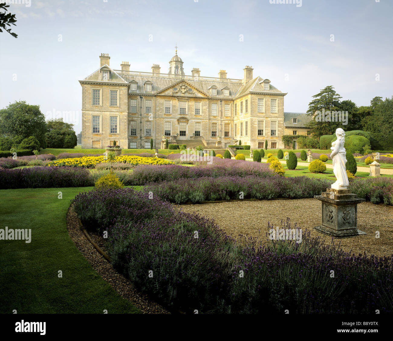 Der North Front und Dutch Garden von Belton House eine Restauration Landhaus erbaut 1685-88 Stockfoto