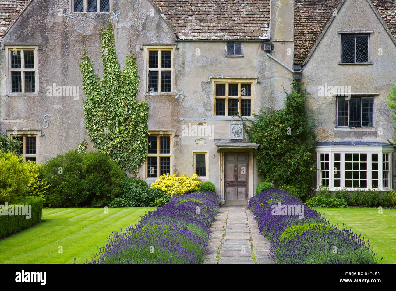 Formaler Garten vor einem Herrenhaus, Avebury Manor, Avebury Manor und