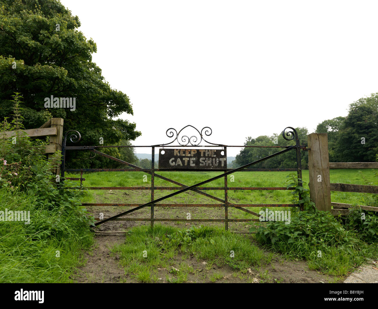 halten Sie das Tor geschlossen Schild Stockfoto