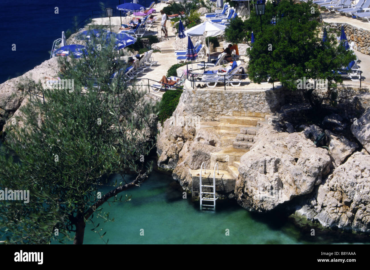 Kas, Kucuk Cakil, der Bucht Felsiger Strand in der Türkei in der Nähe von Kalkan, westlichen Mittelmeer. Stockfoto