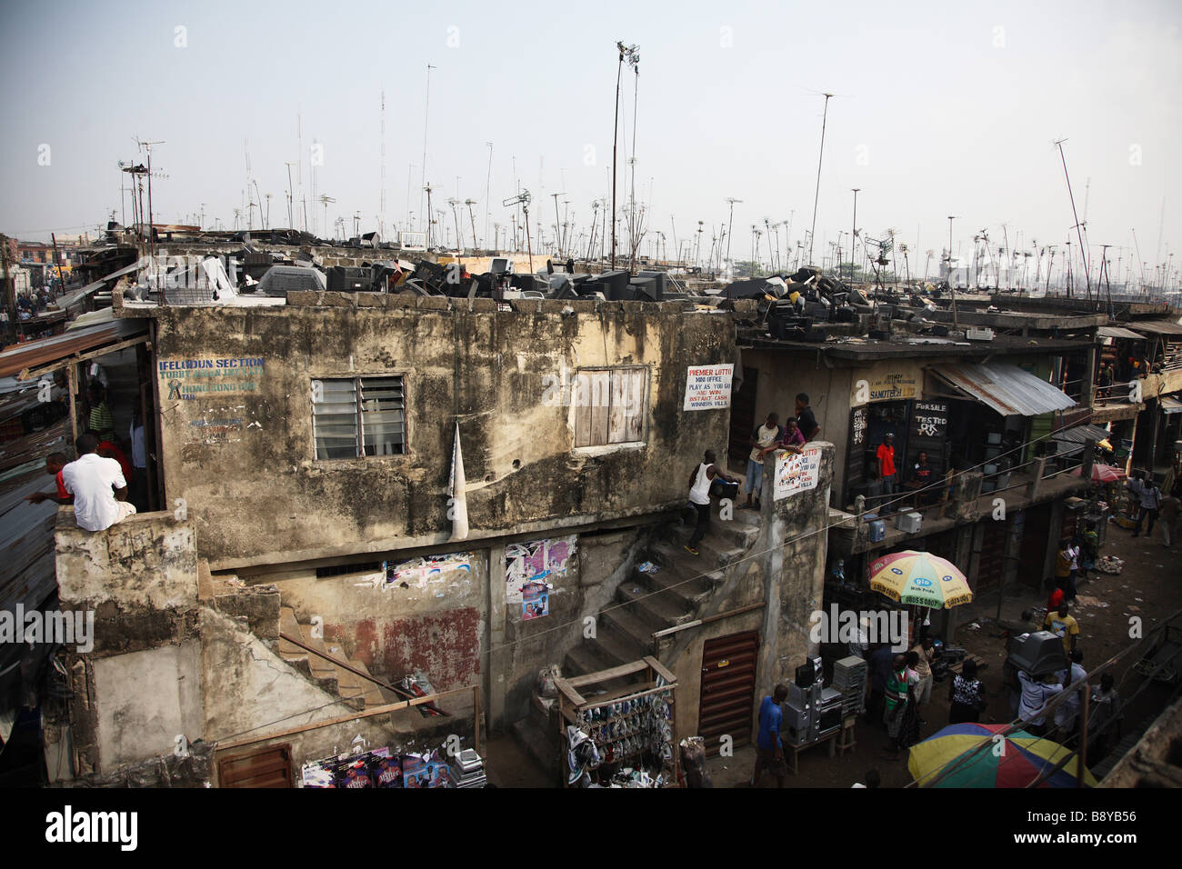 E-Schrott in Nigeria. Tonnen e-Schrott aus westlichen Ländern in West-Afrika, Nigeria landen. Stockfoto