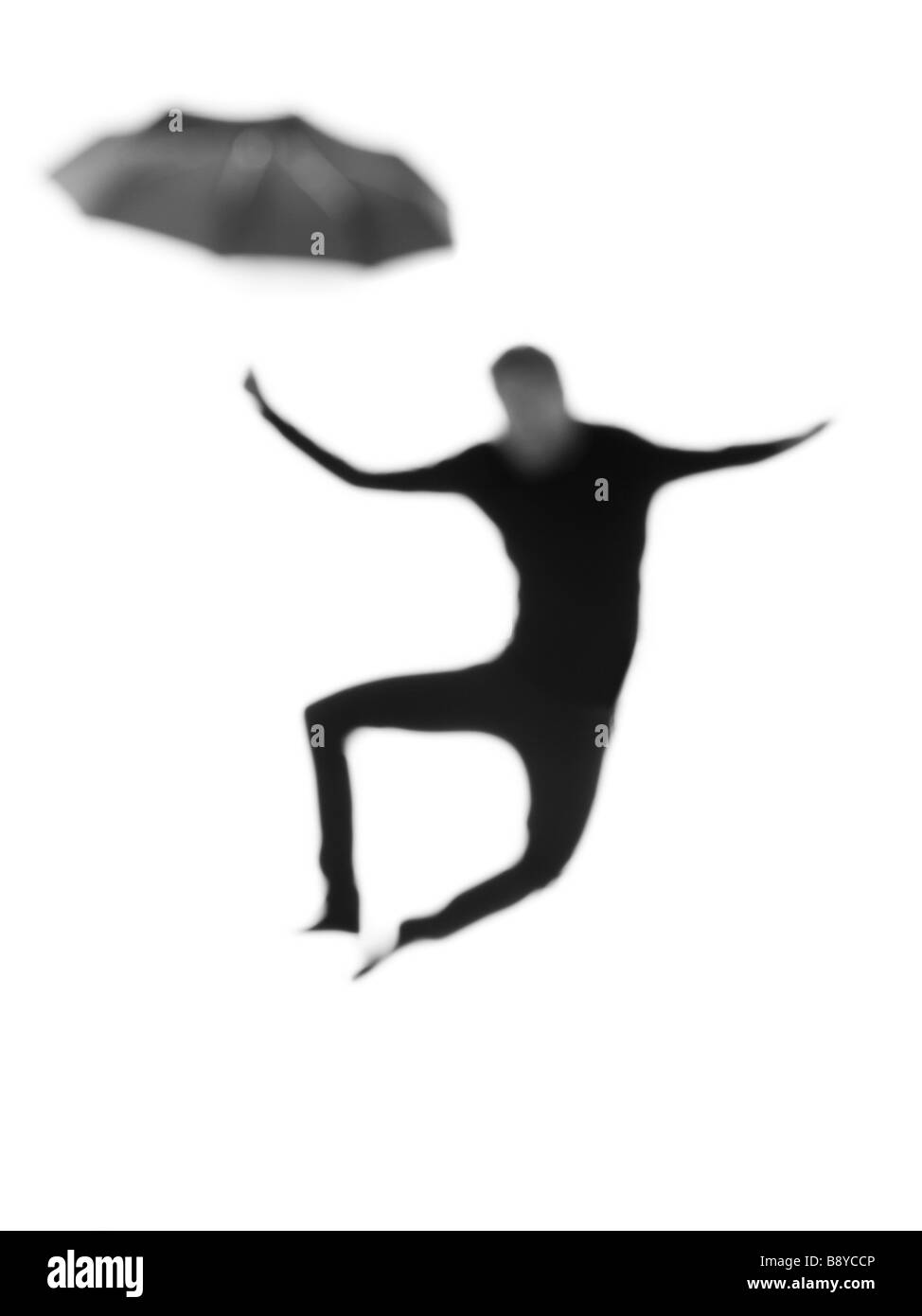 Silhouette eines Mannes mit einem Regenschirm. Stockfoto