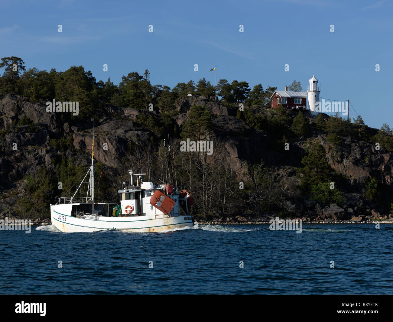 Ein Fischerboot in den Schären Schweden. Stockfoto